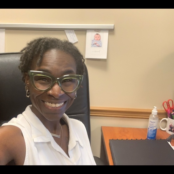 Meet your Posher, Sheleta - Picture 1 of 1